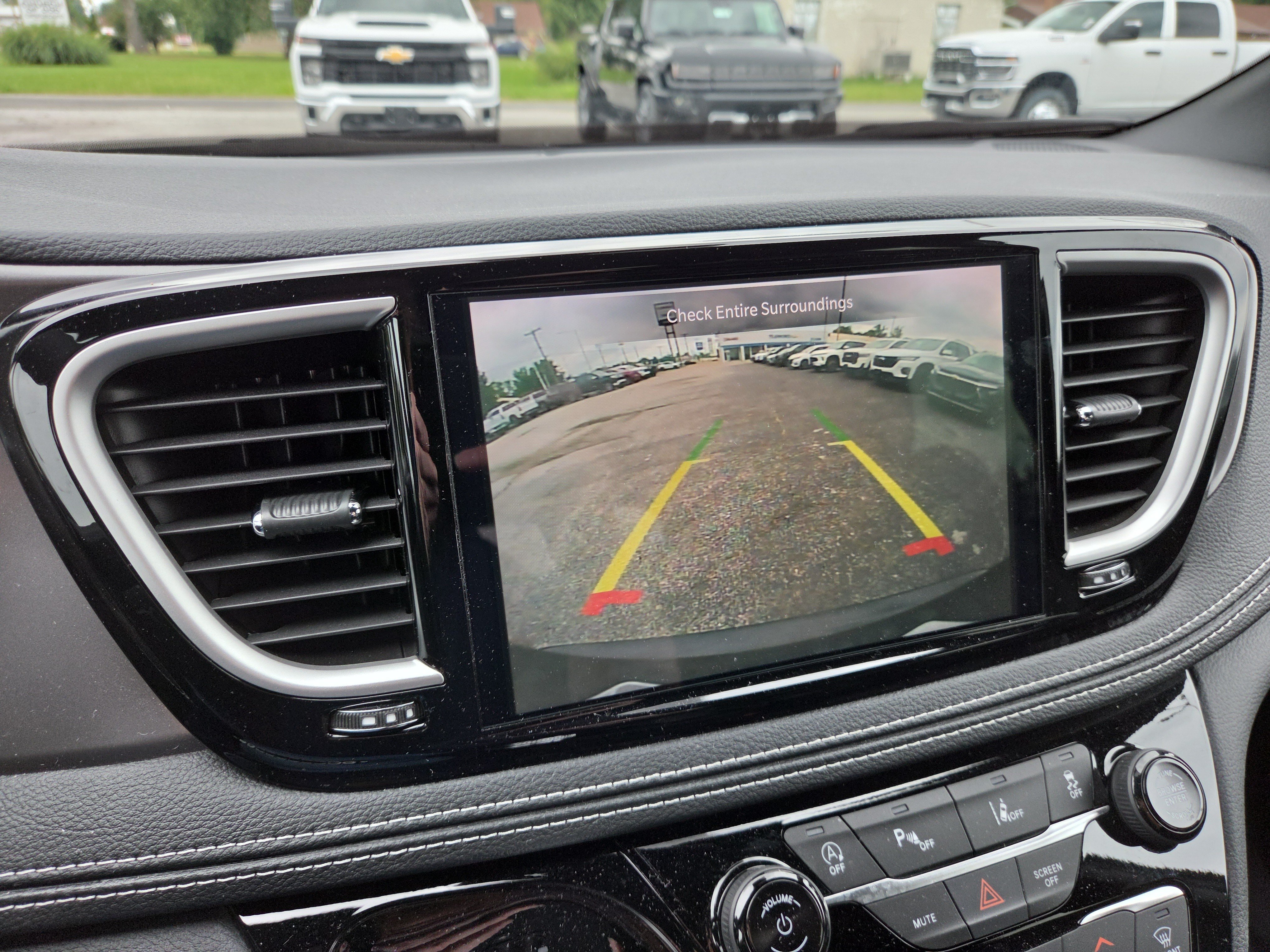 Used 2026 Chrysler Pacifica Select FWD image 10