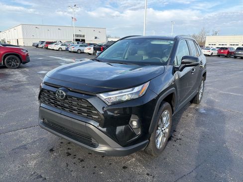 Used 2023 Toyota RAV4 XLE Premium image 2