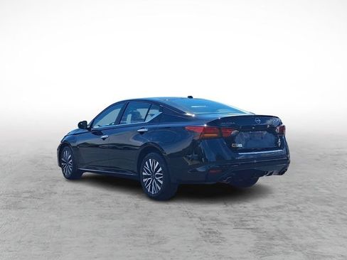Used 2023 Nissan Altima 2.5 SV w/ SV Premium Package AWD/4WD image 4