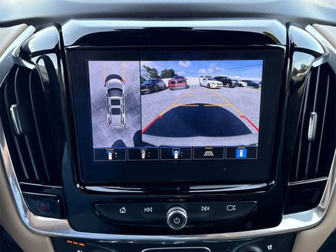 Used 2023 Chevrolet Traverse Premier image 20