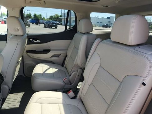 Used 2023 GMC Acadia Denali w/ Denali Ultimate Package AWD/4WD image 11