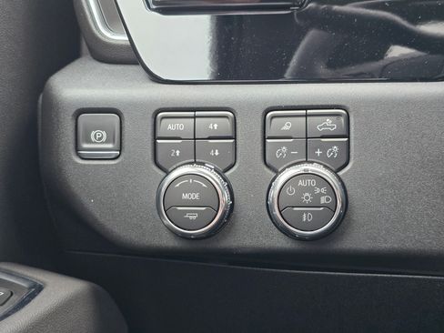 New 2025 GMC Sierra 3500 SLT w/ SLT Premium Package image 32