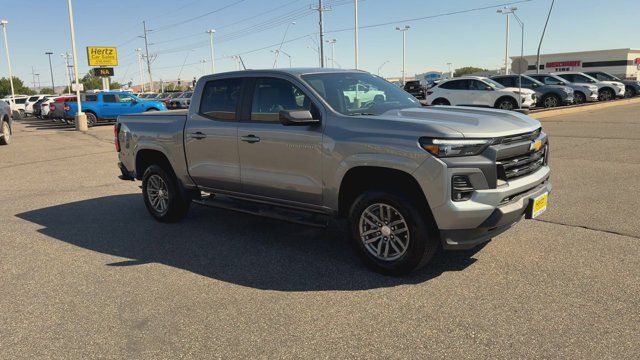 Used 2024 Chevrolet Colorado LT w/ LT Convenience Package III AWD/4WD image 2