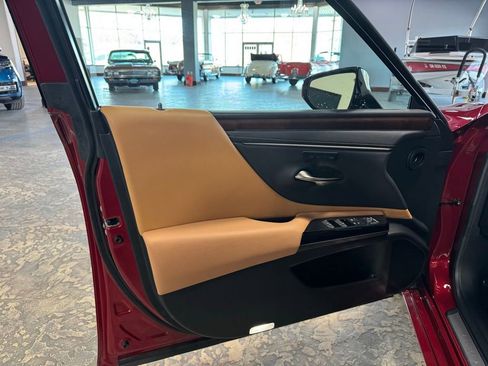 Used 2025 Lexus ES 350 w/ Premium Package image 15