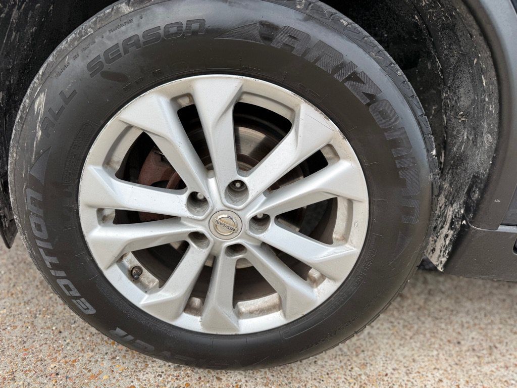 Used 2015 Nissan Rogue SV AWD/4WD image 20