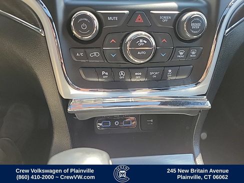 Used 2018 Jeep Grand Cherokee Limited AWD/4WD image 9
