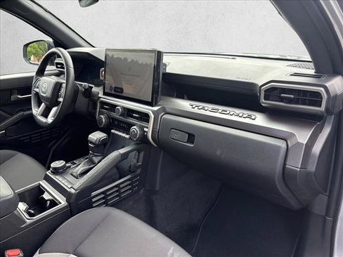 Certified 2025 Toyota Tacoma TRD Off-Road AWD/4WD image 27