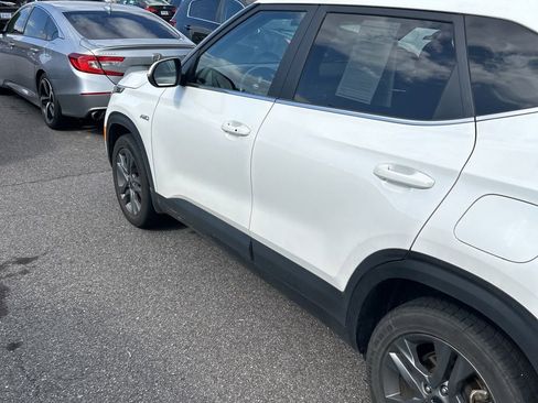 Certified 2023 Kia Seltos S w/ Navigation Package AWD/4WD image 9