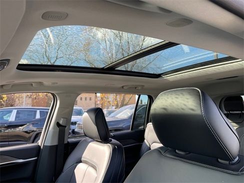 New 2024 Jeep Grand Cherokee L Limited w/ Luxury Tech Group II image 9