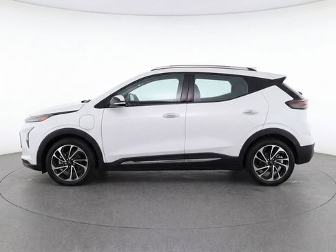 Used 2023 Chevrolet Bolt EUV Premier w/ Sun & Sound Package FWD image 8