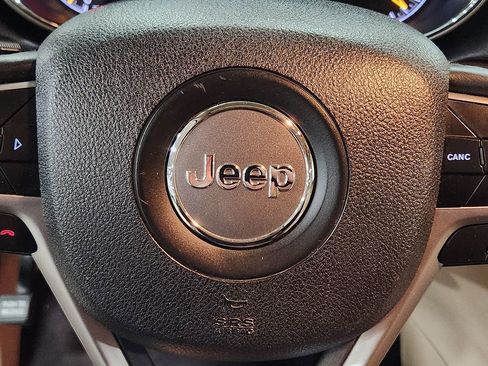 Used 2018 Jeep Grand Cherokee Limited image 49