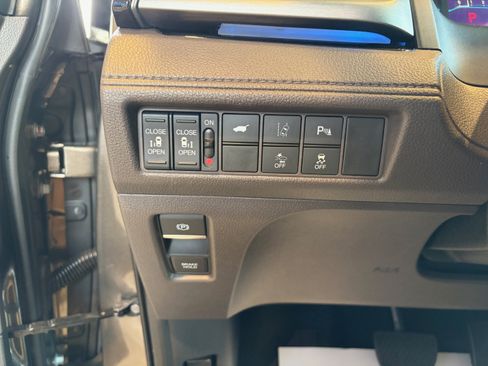 Used 2018 Honda Odyssey Elite image 20