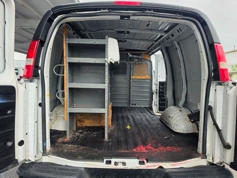Used 2018 GMC Savana 2500 RWD image 32