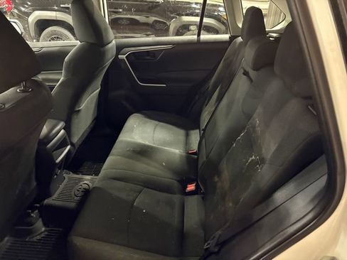 Used 2021 Toyota RAV4 LE image 16