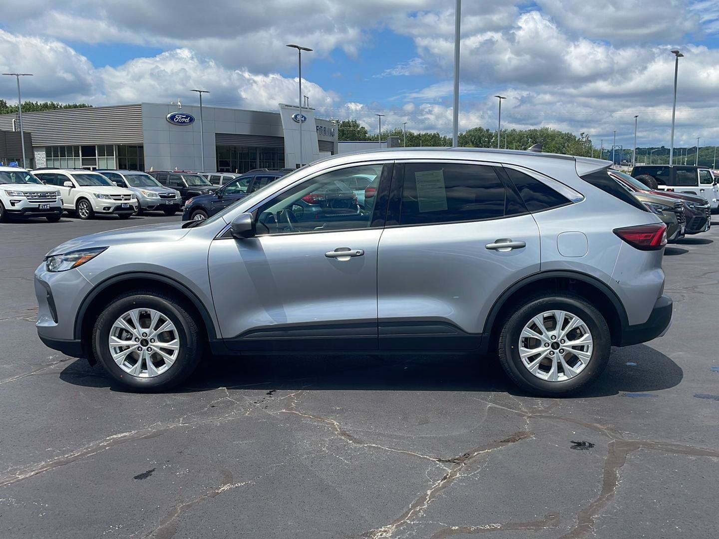 Used 2023 Ford Escape Active w/ Tech Pack #2 AWD/4WD image 2