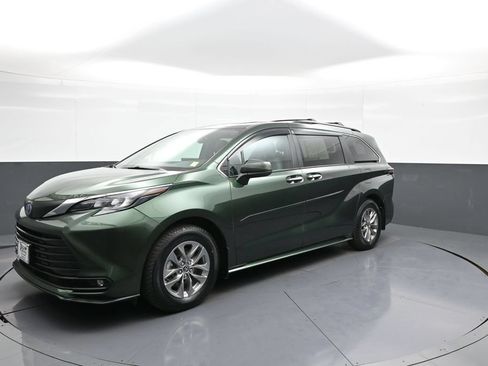 Certified 2025 Toyota Sienna XLE w/ XLE Plus Package AWD/4WD image 10