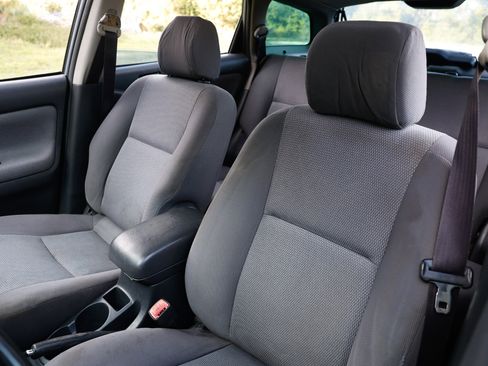 Used 2005 Toyota Matrix XR image 6