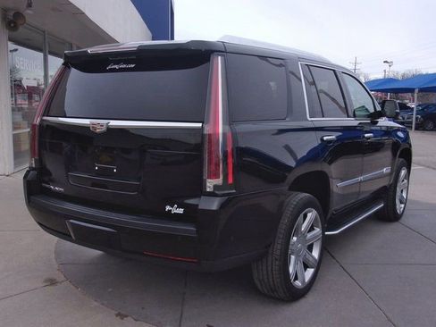 Used 2020 Cadillac Escalade Premium Luxury AWD/4WD image 19