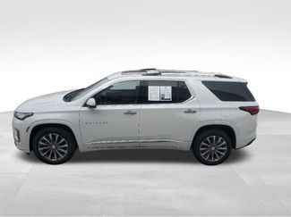 Used 2023 Chevrolet Traverse Premier FWD video 2