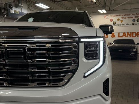 Used 2023 GMC Sierra 1500 Denali w/ Denali Reserve Package AWD/4WD image 12
