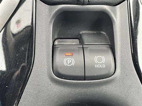 Used 2024 Toyota Corolla Cross XLE image 29