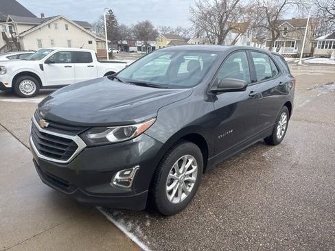 Used 2018 Chevrolet Equinox LS image 2