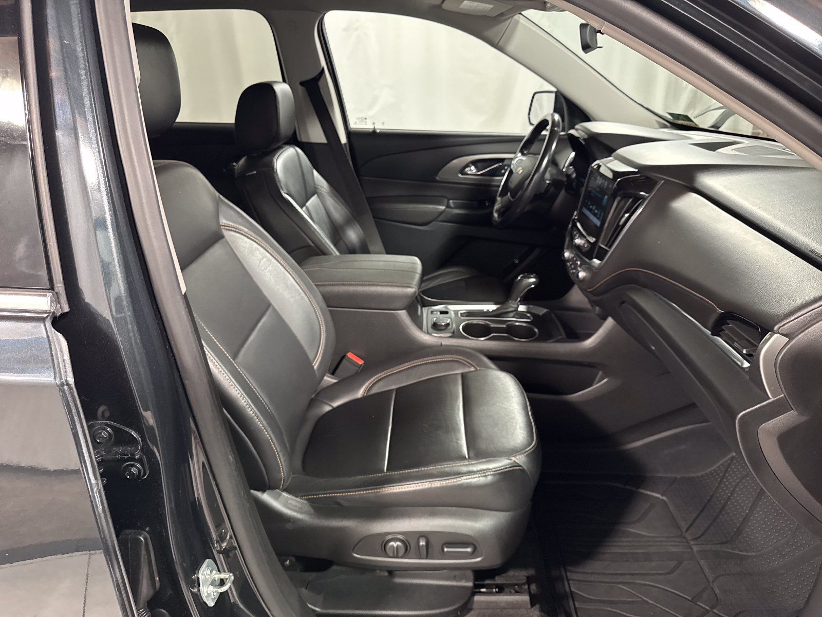 Used 2019 Chevrolet Traverse LT w/ LPO, Floor Liner Package AWD/4WD image 28