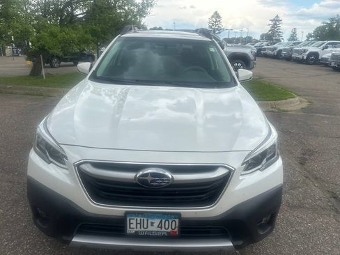 Used 2020 Subaru Outback Limited w/ Popular Package #2 AWD/4WD image 3