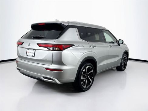 Used 2024 Mitsubishi Outlander SEL FWD image 2