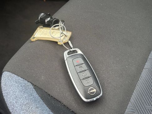 Used 2025 Nissan Versa SV FWD image 18