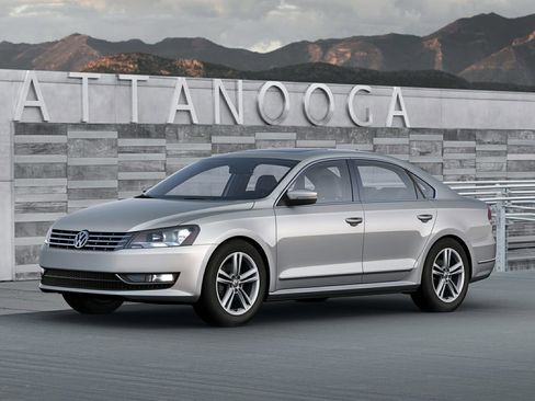 Used 2014 Volkswagen Passat TDI SE FWD image 1