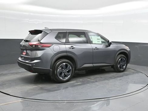 Used 2025 Nissan Rogue SV FWD image 3