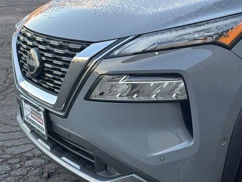 Used 2022 Nissan Rogue SL w/ SL Premium Package image 9