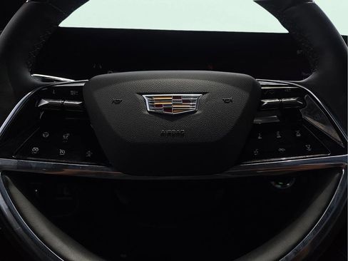 Used 2025 Cadillac Escalade Premium Luxury AWD/4WD image 16