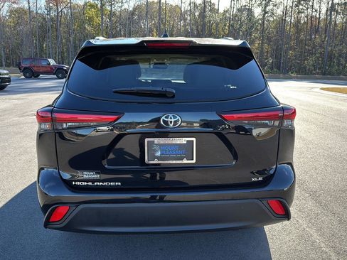 Used 2022 Toyota Highlander XLE image 6