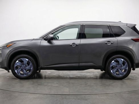 Used 2025 Nissan Rogue SV image 5