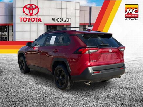 Used 2020 Toyota RAV4 XLE w/ Convenience Package FWD image 3