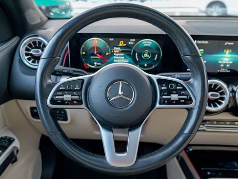 Used 2021 Mercedes-Benz GLB 250 4MATIC image 33