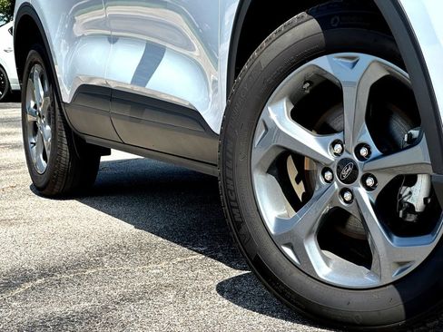 Used 2025 Ford Escape ST-Line AWD/4WD image 2