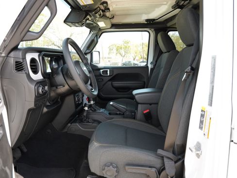 Used 2025 Jeep Wrangler Sport S image 18