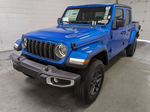 New 2026 Jeep Gladiator Sport AWD/4WD image 10