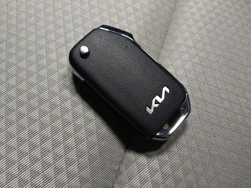 Used 2025 Kia Soul LX image 32