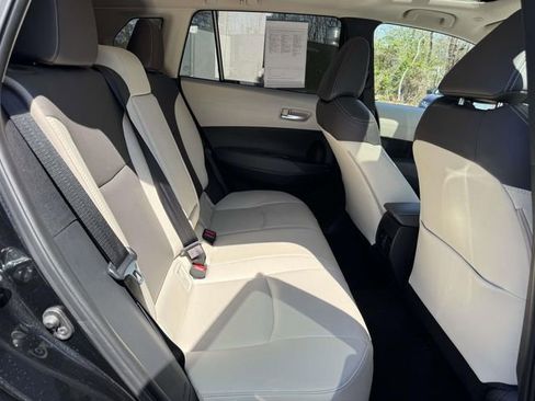 Used 2024 Toyota Corolla Cross XLE w/ Convenience Package image 8