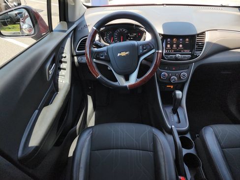 Certified 2022 Chevrolet Trax LT w/ LT Convenience Package FWD image 19