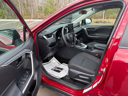 Used 2025 Toyota RAV4 LE image 3