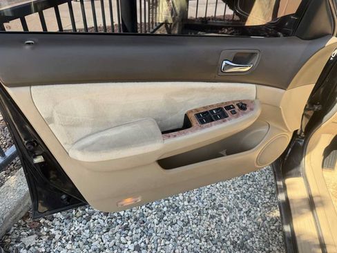 Used 2005 Honda Accord LX image 10