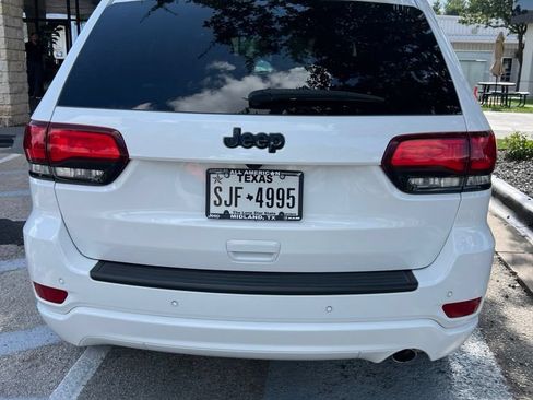 Used 2022 Jeep Grand Cherokee Laredo X RWD image 5