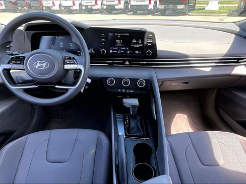 Used 2024 Hyundai Elantra SE FWD image 14