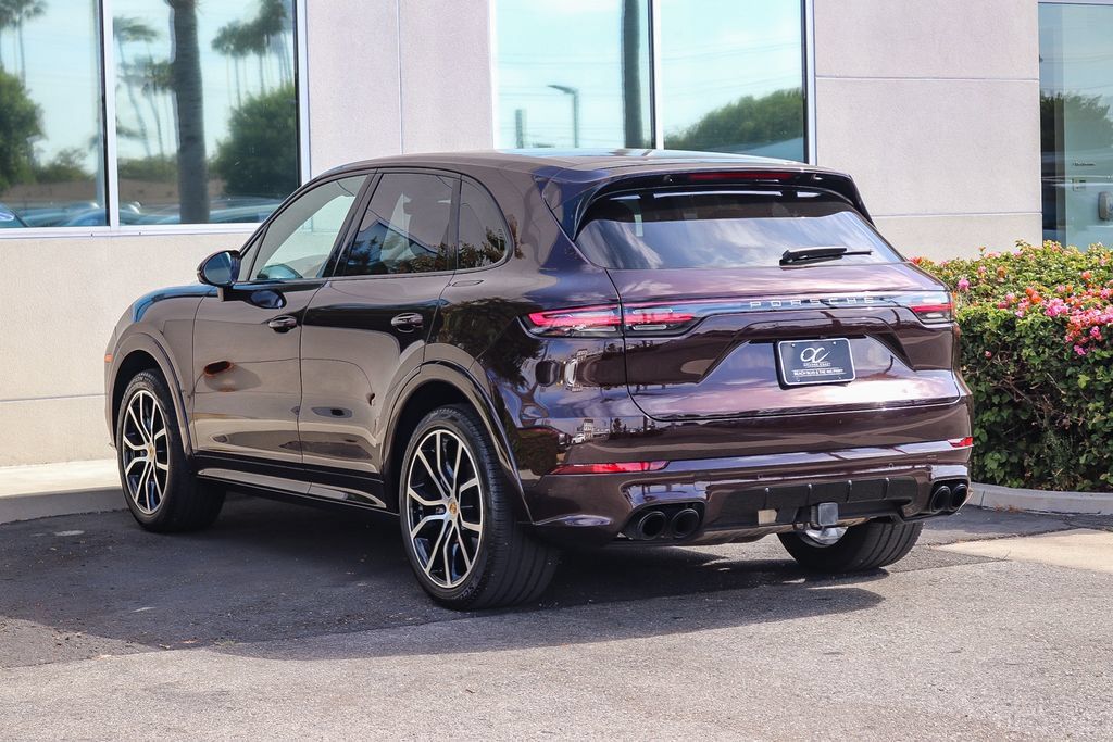 Used 2023 Porsche Cayenne AWD/4WD image 6