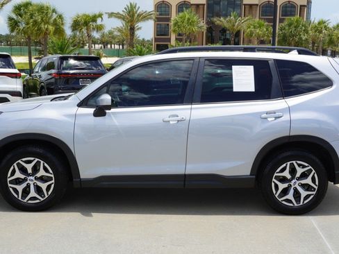 Used 2020 Subaru Forester Premium AWD/4WD image 5